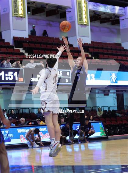 Thumbnail 3 in Iona Prep vs Poughkeepsie (William F. Plunkett Jr. Christmas Classic) photogallery.