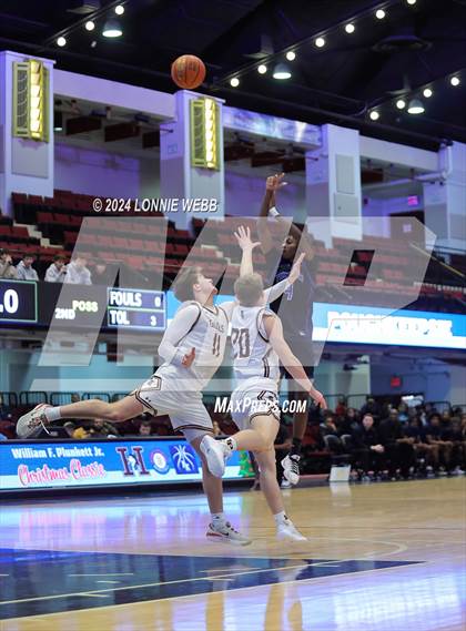 Thumbnail 1 in Iona Prep vs Poughkeepsie (William F. Plunkett Jr. Christmas Classic) photogallery.