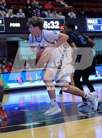 Thumbnail 2 in Iona Prep vs Poughkeepsie (William F. Plunkett Jr. Christmas Classic) photogallery.