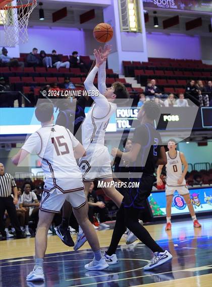 Thumbnail 1 in Iona Prep vs Poughkeepsie (William F. Plunkett Jr. Christmas Classic) photogallery.