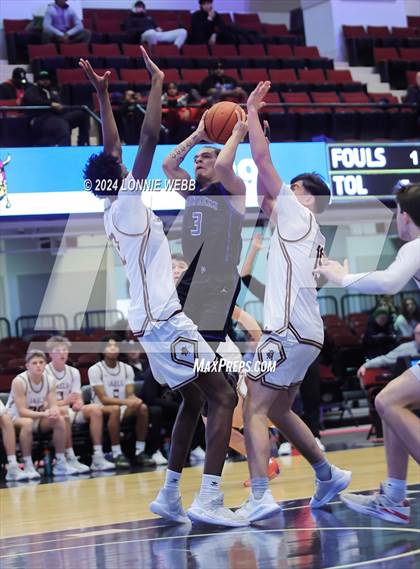 Thumbnail 2 in Iona Prep vs Poughkeepsie (William F. Plunkett Jr. Christmas Classic) photogallery.