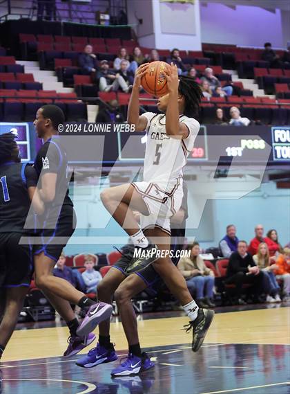Thumbnail 3 in Iona Prep vs Poughkeepsie (William F. Plunkett Jr. Christmas Classic) photogallery.