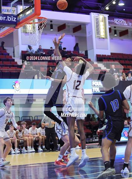 Thumbnail 3 in Iona Prep vs Poughkeepsie (William F. Plunkett Jr. Christmas Classic) photogallery.