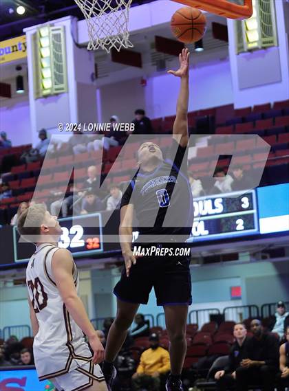 Thumbnail 3 in Iona Prep vs Poughkeepsie (William F. Plunkett Jr. Christmas Classic) photogallery.