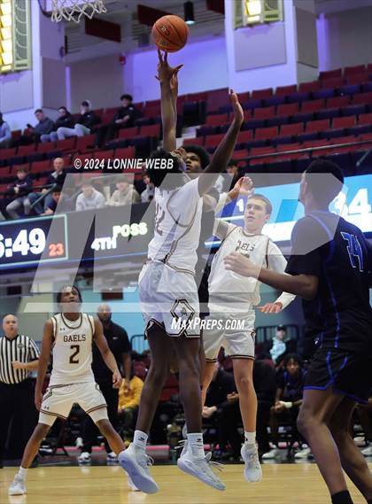 Thumbnail 3 in Iona Prep vs Poughkeepsie (William F. Plunkett Jr. Christmas Classic) photogallery.