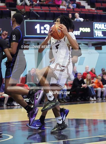 Thumbnail 2 in Iona Prep vs Poughkeepsie (William F. Plunkett Jr. Christmas Classic) photogallery.