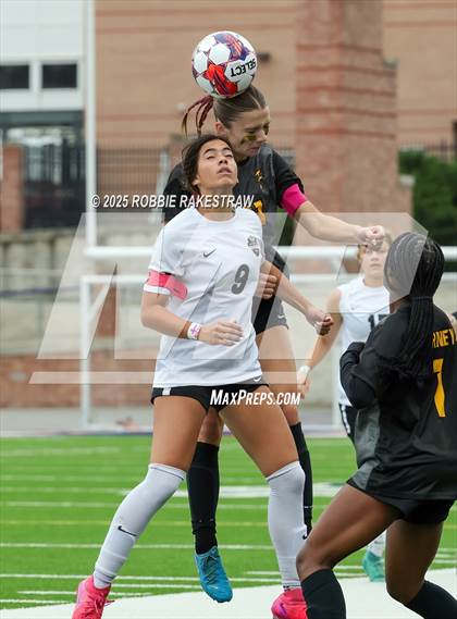 Thumbnail 2 in Forney vs. Marcus (UIL 6A Division II Semifinal Playoff) photogallery.