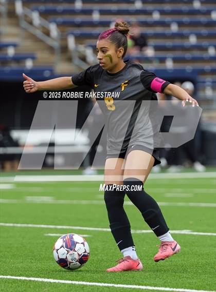 Thumbnail 2 in Forney vs. Marcus (UIL 6A Division II Semifinal Playoff) photogallery.