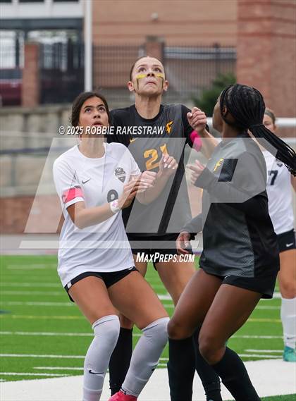 Thumbnail 1 in Forney vs. Marcus (UIL 6A Division II Semifinal Playoff) photogallery.