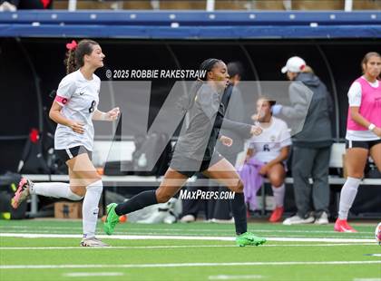 Thumbnail 1 in Forney vs. Marcus (UIL 6A Division II Semifinal Playoff) photogallery.