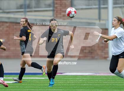 Thumbnail 3 in Forney vs. Marcus (UIL 6A Division II Semifinal Playoff) photogallery.