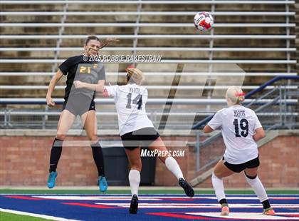 Thumbnail 3 in Forney vs. Marcus (UIL 6A Division II Semifinal Playoff) photogallery.