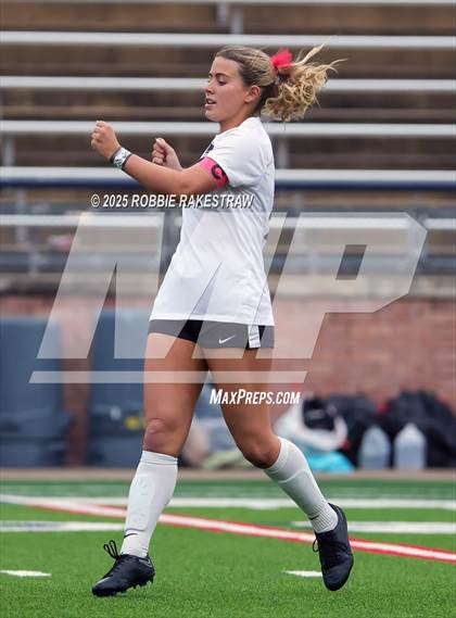 Thumbnail 1 in Forney vs. Marcus (UIL 6A Division II Semifinal Playoff) photogallery.