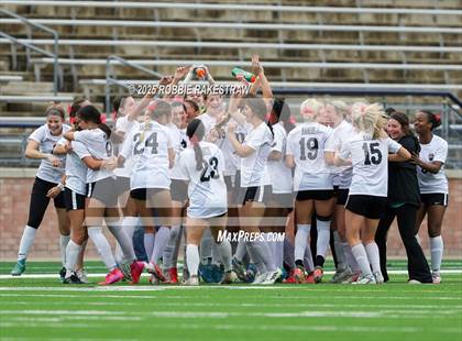 Thumbnail 3 in Forney vs. Marcus (UIL 6A Division II Semifinal Playoff) photogallery.