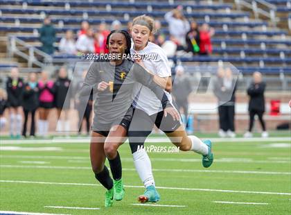 Thumbnail 1 in Forney vs. Marcus (UIL 6A Division II Semifinal Playoff) photogallery.