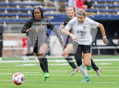 Thumbnail 1 in Forney vs. Marcus (UIL 6A Division II Semifinal Playoff) photogallery.