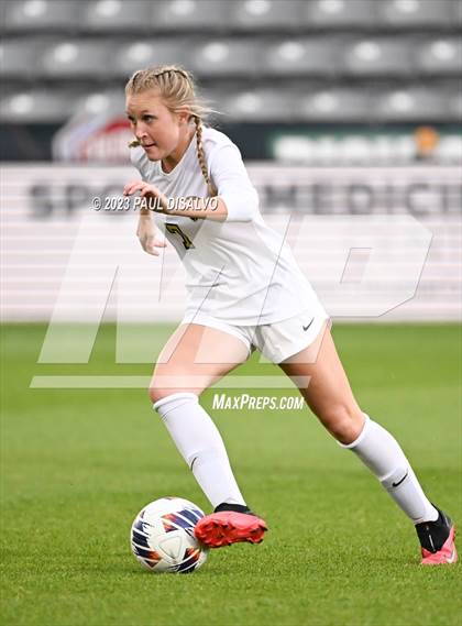 Thumbnail 2 in Rock Canyon vs. ThunderRidge (CHSAA 5A State Final) photogallery.