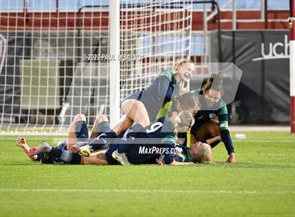 Thumbnail 2 in Rock Canyon vs. ThunderRidge (CHSAA 5A State Final) photogallery.