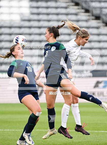 Thumbnail 2 in Rock Canyon vs. ThunderRidge (CHSAA 5A State Final) photogallery.