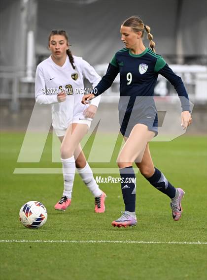 Thumbnail 2 in Rock Canyon vs. ThunderRidge (CHSAA 5A State Final) photogallery.
