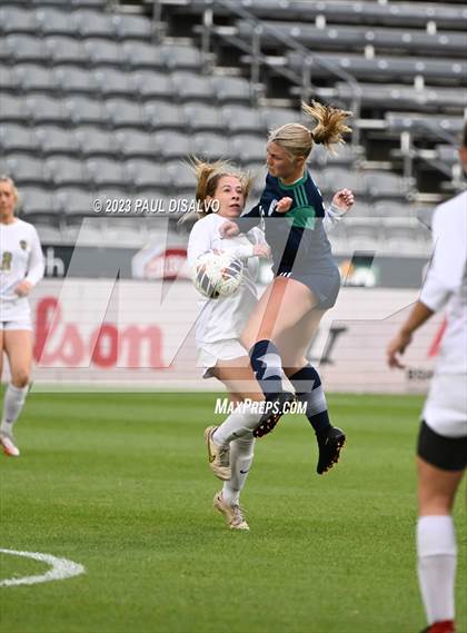 Thumbnail 2 in Rock Canyon vs. ThunderRidge (CHSAA 5A State Final) photogallery.