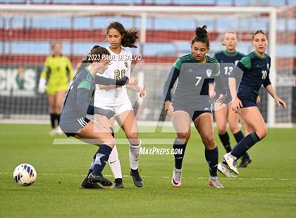 Thumbnail 2 in Rock Canyon vs. ThunderRidge (CHSAA 5A State Final) photogallery.