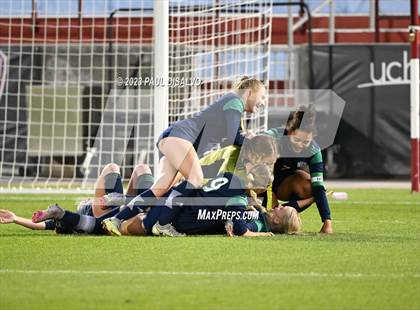 Thumbnail 3 in Rock Canyon vs. ThunderRidge (CHSAA 5A State Final) photogallery.