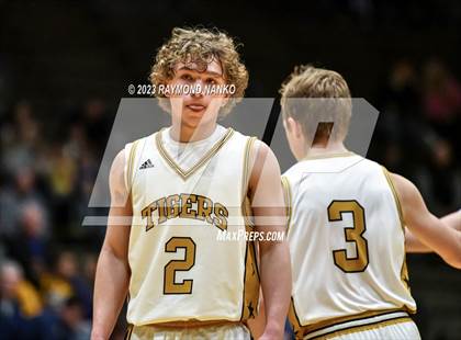 Thumbnail 2 in Delta vs. Peru (IHSAA 3A Section 24 Regional Final) photogallery.