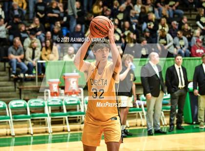 Thumbnail 2 in Delta vs. Peru (IHSAA 3A Section 24 Regional Final) photogallery.