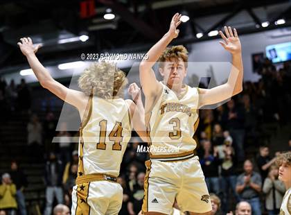 Thumbnail 2 in Delta vs. Peru (IHSAA 3A Section 24 Regional Final) photogallery.