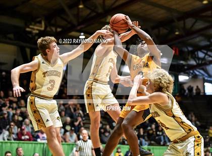 Thumbnail 2 in Delta vs. Peru (IHSAA 3A Section 24 Regional Final) photogallery.