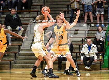 Thumbnail 2 in Delta vs. Peru (IHSAA 3A Section 24 Regional Final) photogallery.