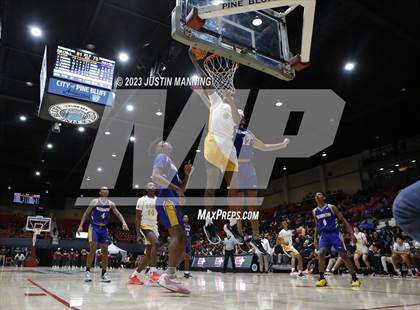 Thumbnail 3 in St. Frances Academy vs. Booker T. Washington (King Cotton Classic) photogallery.