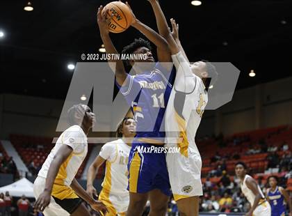 Thumbnail 3 in St. Frances Academy vs. Booker T. Washington (King Cotton Classic) photogallery.