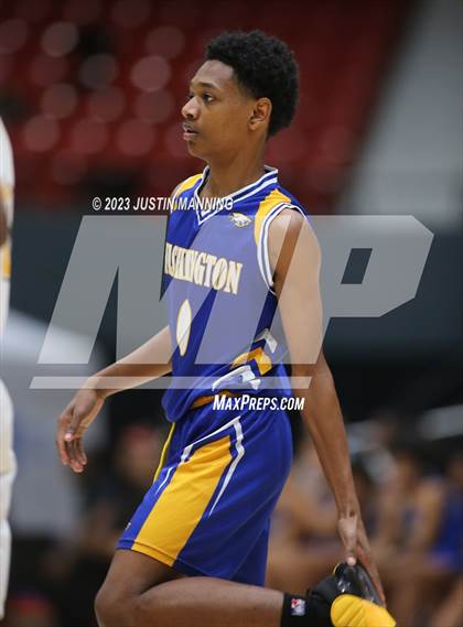 Thumbnail 2 in St. Frances Academy vs. Booker T. Washington (King Cotton Classic) photogallery.