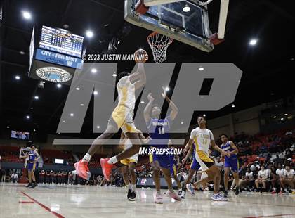 Thumbnail 2 in St. Frances Academy vs. Booker T. Washington (King Cotton Classic) photogallery.