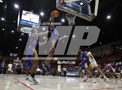 Thumbnail 3 in St. Frances Academy vs. Booker T. Washington (King Cotton Classic) photogallery.