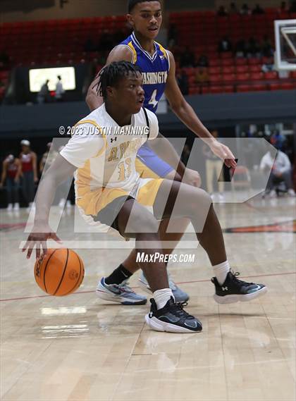 Thumbnail 2 in St. Frances Academy vs. Booker T. Washington (King Cotton Classic) photogallery.