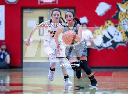 Thumbnail 2 in Collinsville vs. Alvord (UIL 2A Region II Bi-District) photogallery.
