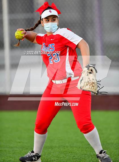 Thumbnail 3 in Glenn @ Norwalk photogallery.