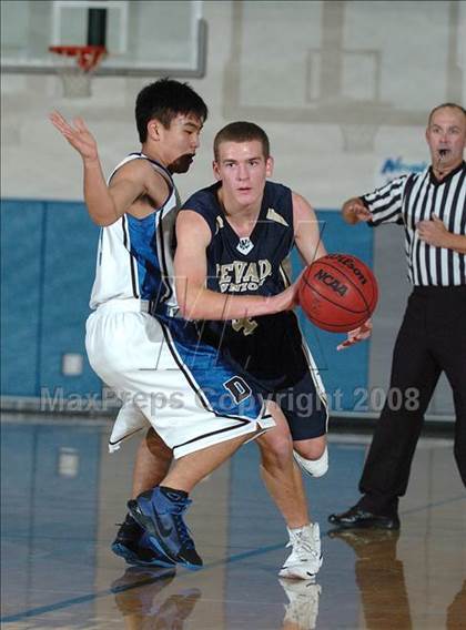 Thumbnail 3 in Nevada Union vs. Davis (Les Curry Invitational) photogallery.