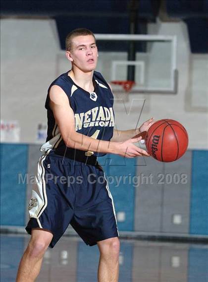 Thumbnail 1 in Nevada Union vs. Davis (Les Curry Invitational) photogallery.