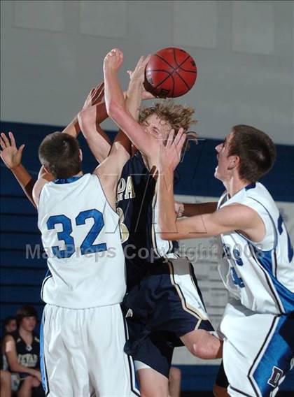 Thumbnail 2 in Nevada Union vs. Davis (Les Curry Invitational) photogallery.