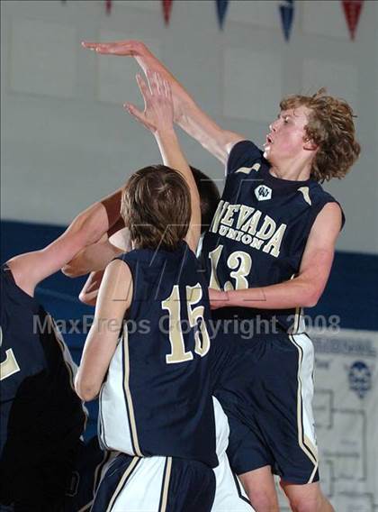 Thumbnail 2 in Nevada Union vs. Davis (Les Curry Invitational) photogallery.