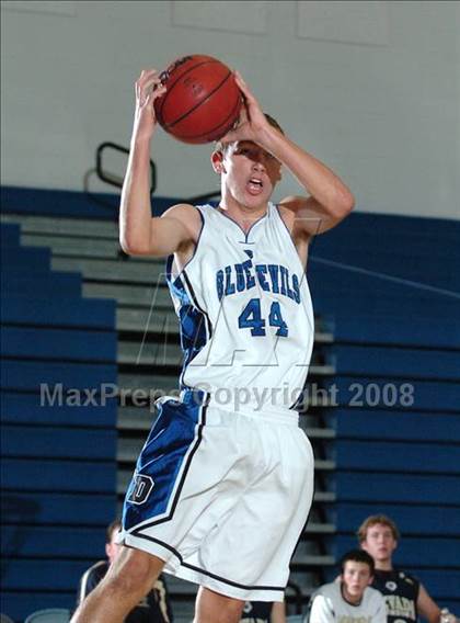 Thumbnail 2 in Nevada Union vs. Davis (Les Curry Invitational) photogallery.