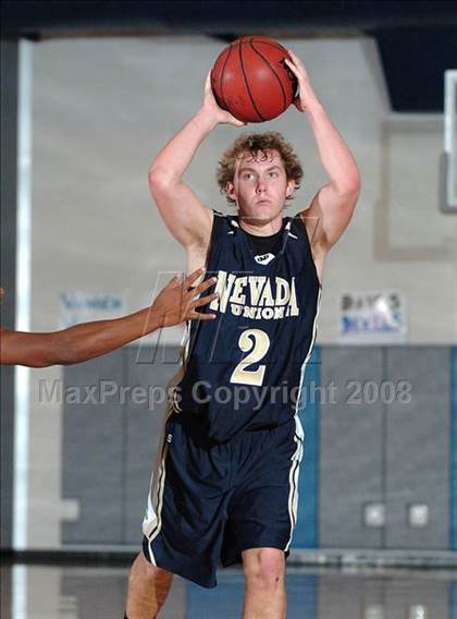 Thumbnail 2 in Nevada Union vs. Davis (Les Curry Invitational) photogallery.