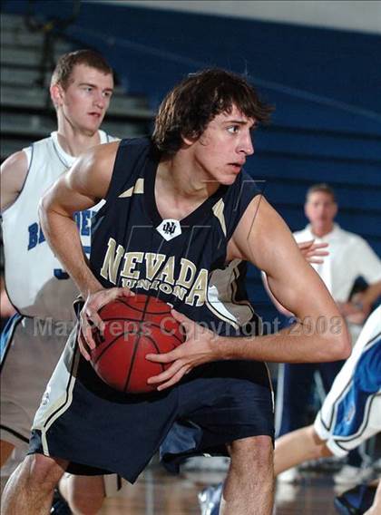 Thumbnail 1 in Nevada Union vs. Davis (Les Curry Invitational) photogallery.