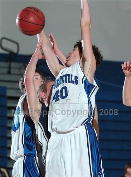 Thumbnail 1 in Nevada Union vs. Davis (Les Curry Invitational) photogallery.
