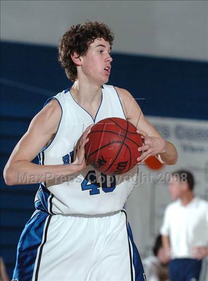 Thumbnail 1 in Nevada Union vs. Davis (Les Curry Invitational) photogallery.