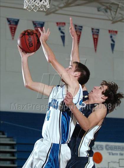 Thumbnail 2 in Nevada Union vs. Davis (Les Curry Invitational) photogallery.